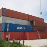 Gebouw van zeecontainers (1)