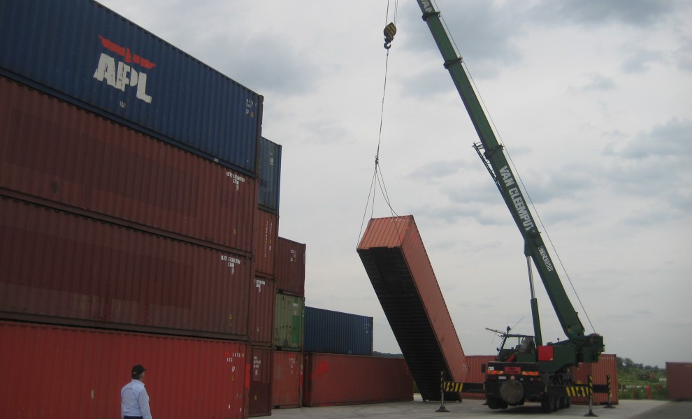 Shipping container building (14)