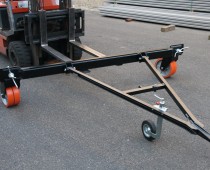 Steel triangle with support wheel for containers