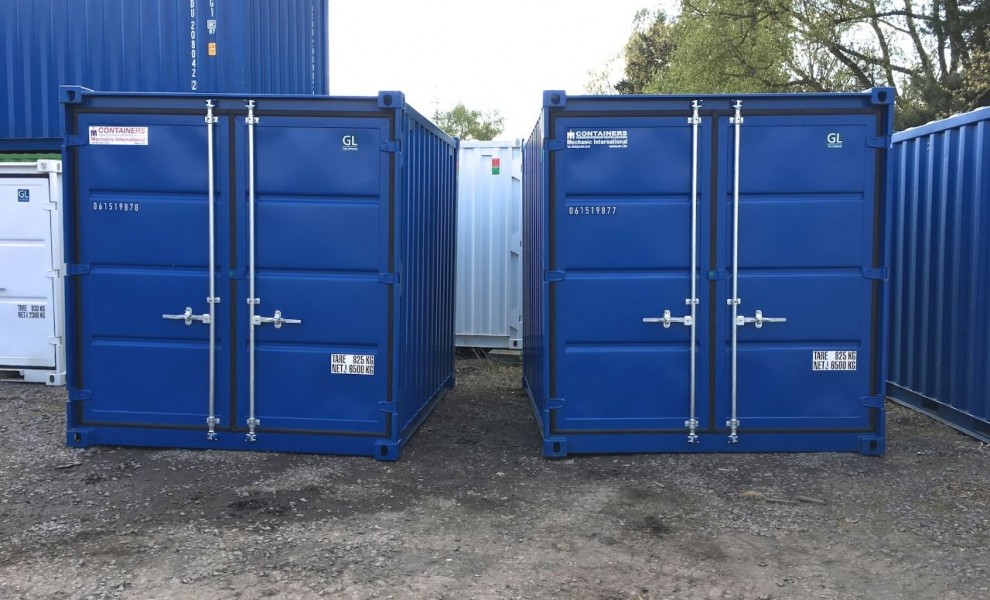 10ft storage container with metal racks (1)