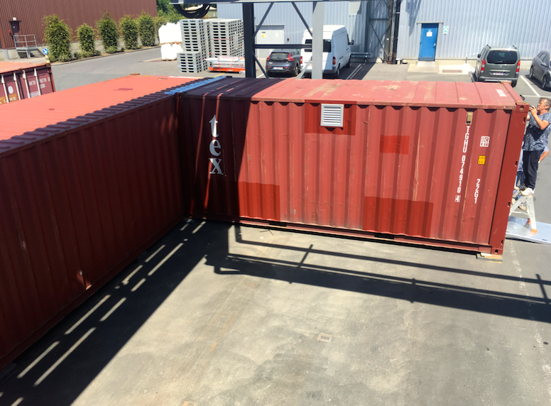 Gekoppelde 40FT en 20FT containers (4)