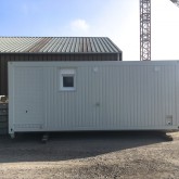 20ft Sanitaire container op slede (5)