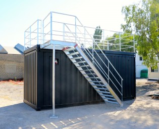 20FT open side container met terrascontainer en trap (1)