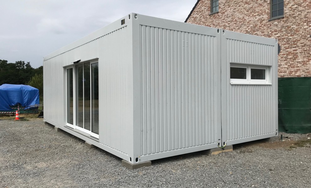 Linked office containers with electric sliding doors
