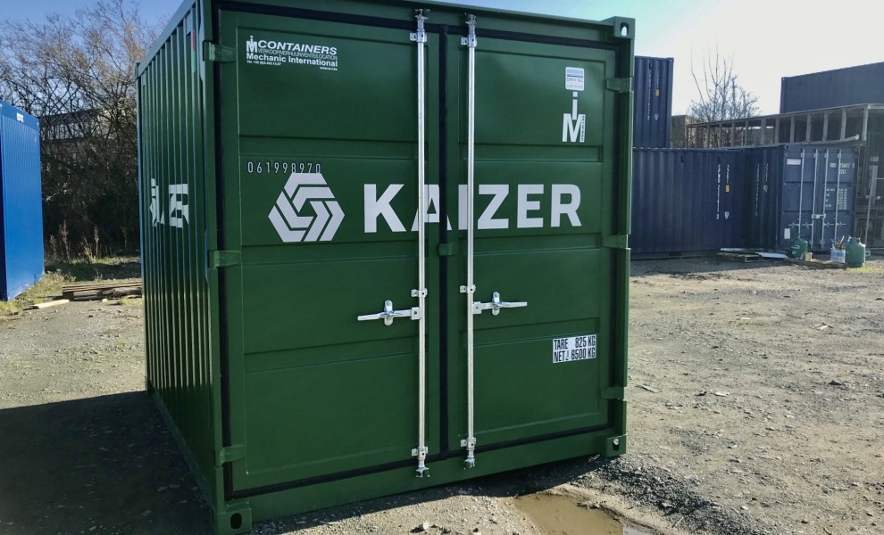 10-Fuß-Container mit Aufkleber