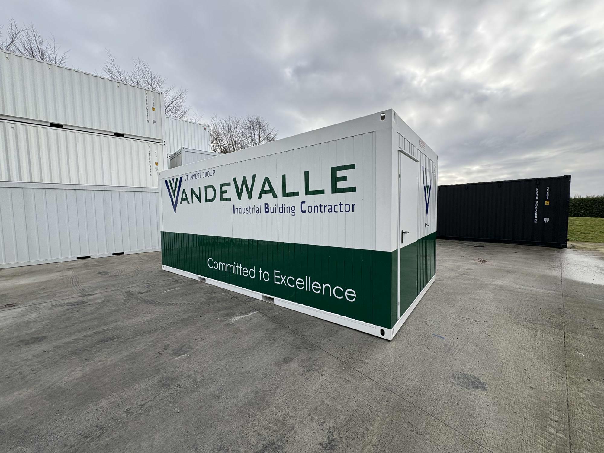 Conteneur de bureau 6 x 3 m avec logo
