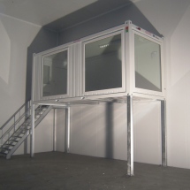 Bürocontainer mit Treppe (1)