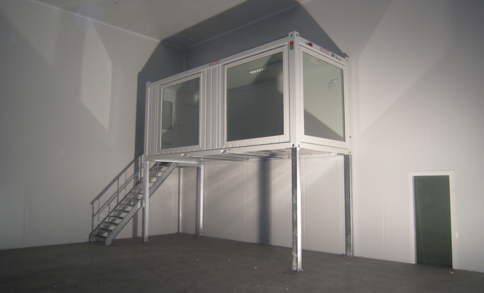 Bürocontainer mit Treppe (1)