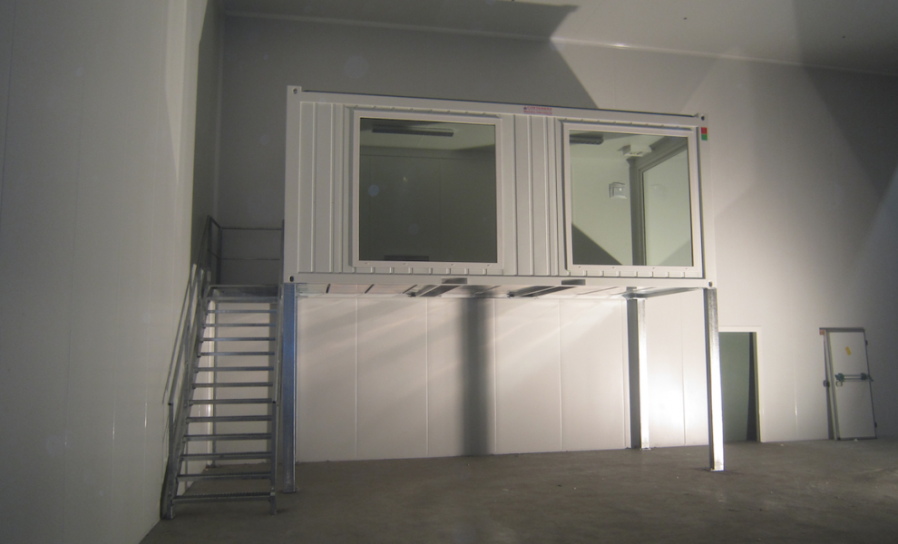 Bürocontainer mit Treppe (2)
