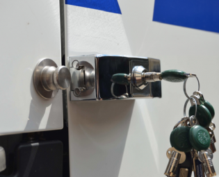 MI SICHERHEITSSCHLOSS FÜR TRANSPORTER MIT SCHIEBETÜREN (2)