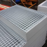 Small storage containers (12)