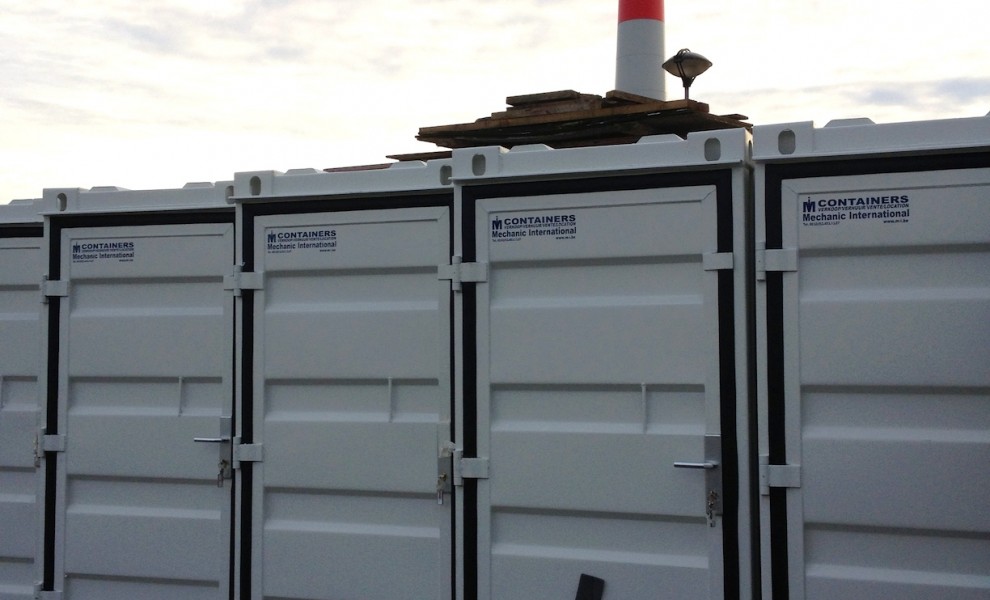 Small storage containers (16)