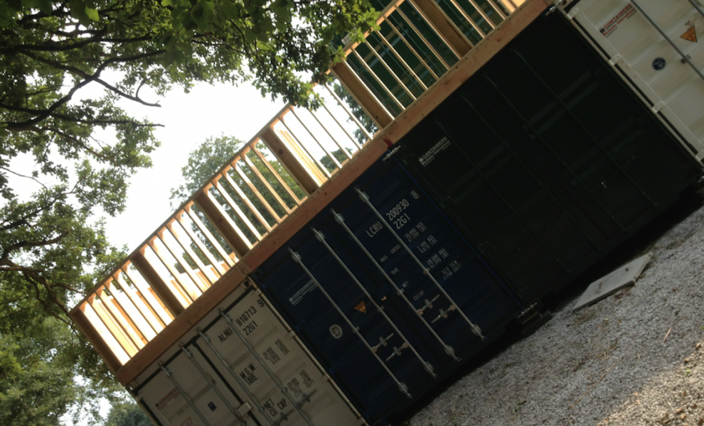 Gekoppelde zeecontainers (1)