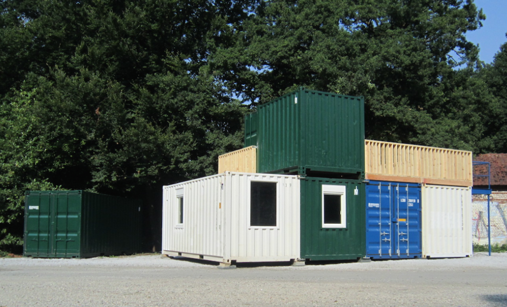 Gekoppelde zeecontainers (7)