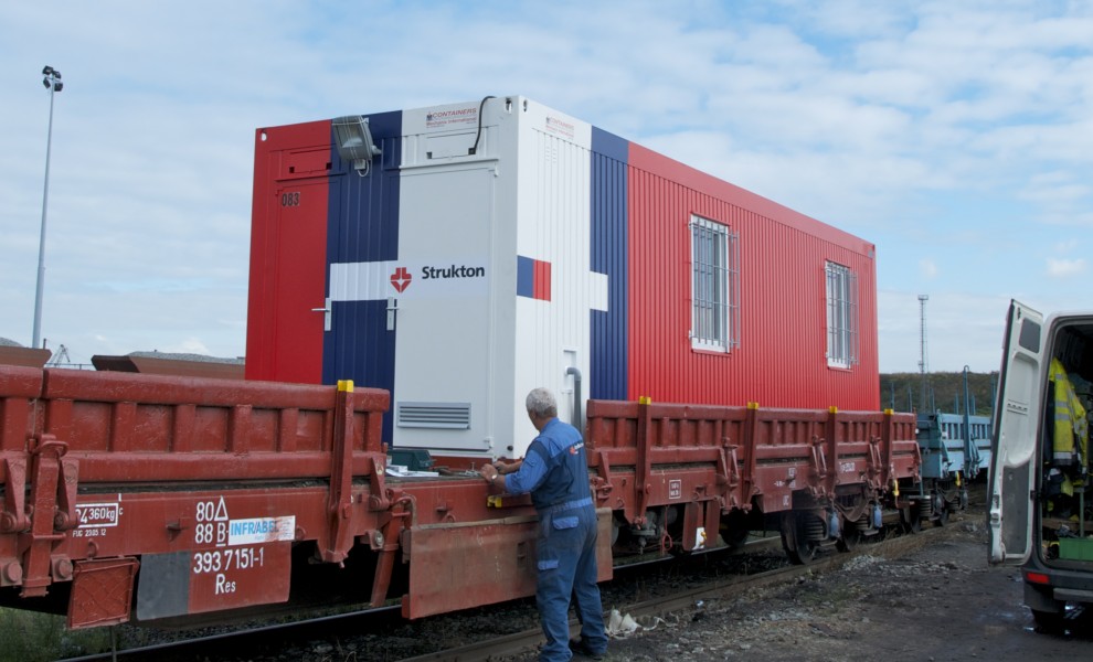 Container am Waggon (1)