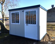 CONTENEUR DE CHANTIER (DIM. 3.00 X 2.40 M)