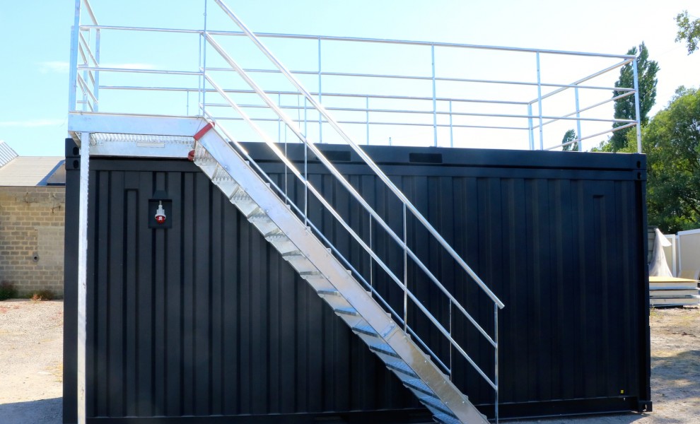 20Ft open side Container mit Terrasse und Treppe (2)