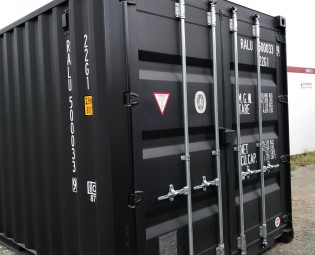 EERSTE REIS ZWARTE 20FT ZEECONTAINER (STD)