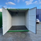 Conteneur de 10 pieds avec autocollant