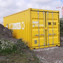 Zeecontainer in bedrijfskleur