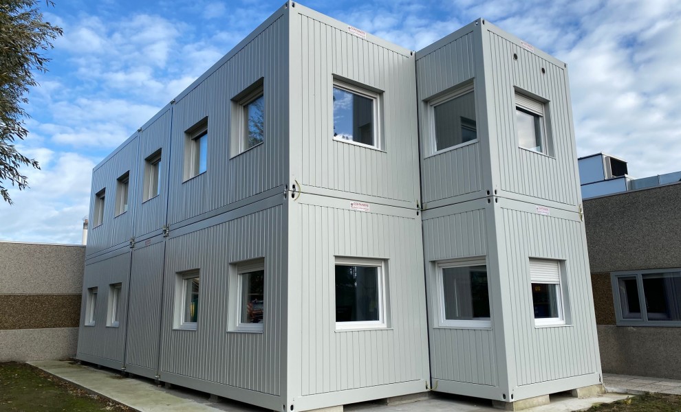 Construction de conteneurs modulaire en gris claire