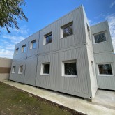 Construction de conteneurs modulaire en gris claire