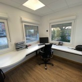 Bureau avec air conditionné et détecteur de fumée