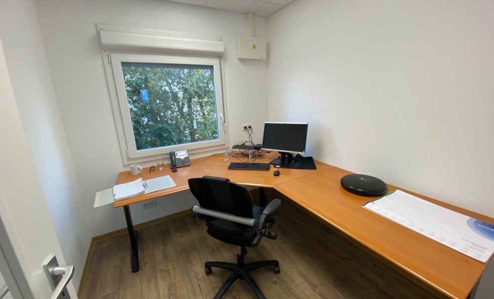 Bureau avec air conditionné et détecteur de fumée