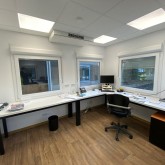 Bureau avec air conditionné et détecteur de fumée