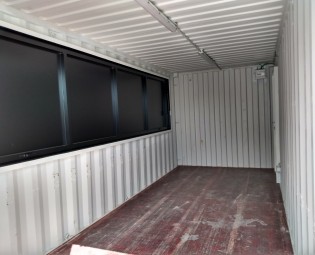 20ft zwarte barcontainer met luik en electriciteit