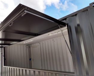 20ft zwarte barcontainer met luik en electriciteit - Klapluik