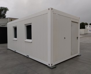 Weiße Bürocontainer von 6 bei 3 meter