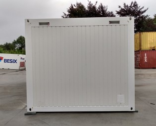 Weiße Bürocontainer von 6 bei 3 meter