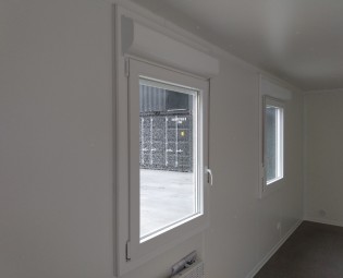 Weiße Bürocontainer von 6 bei 3 meter