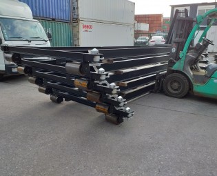 Bundel sledes met twistlocks (2)[1]