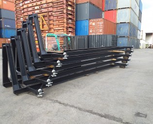 Bundel sledes met twistlocks (3)[2]
