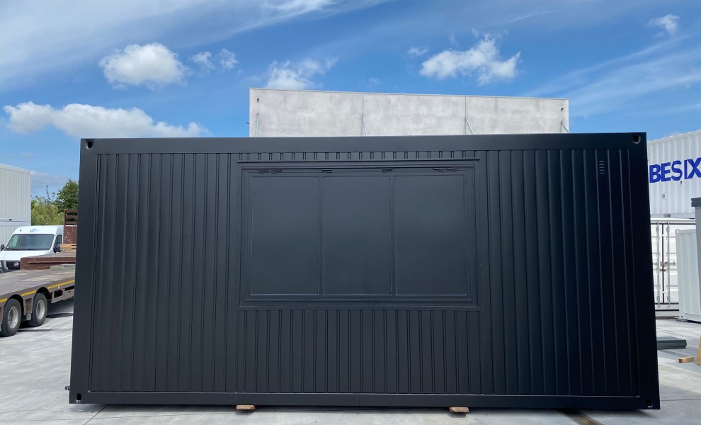 Conteneur de bar 6x3m en noir (Ral 9005)