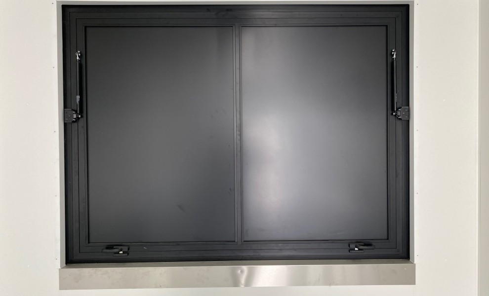 Conteneur de bar 6x3m en noir (Ral 9005)