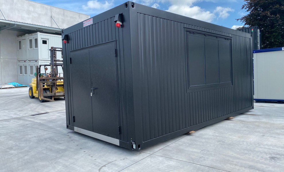 Conteneur de bar 6x3m en noir (Ral 9005)